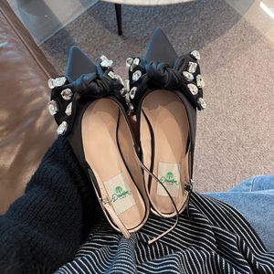 Nouvelles sandales plates pour femmes avec nœud papillon et cristaux, en tissu jean, sandales sans talon pour femmes et jeunes filles, chaussures plates, fabrication OEM - Product Image 2