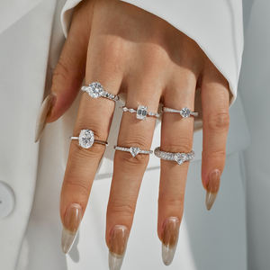 Anelli Nuziali di Fidanzamento da Sposa di Alta Gioielleria per Donna in Argento 925 con Moissanite Colore D VVS1 e Zirconi, Bellezza Scintillante - Product Image 5