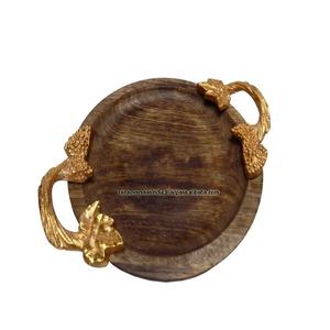 Plateau de service classique en bois avec poignée en aluminium pour la cuisine et la décoration intérieure en circulaire au prix du marché - Product Image 1