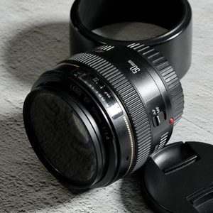 Objectif standard plein format Canon EF 50mm f/1.4 USM, 95 % neuf - Product Image 1