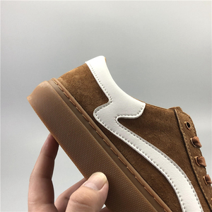 Chaussures décontractées en gros pour hommes et femmes, baskets plates tendance en cuir marron confortables - Product Image 5