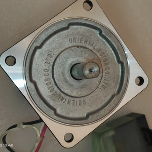 Moteur AC oriental 90W à arbre rond monophasé 110V 220V 230V pour usage industriel - Product Image 1