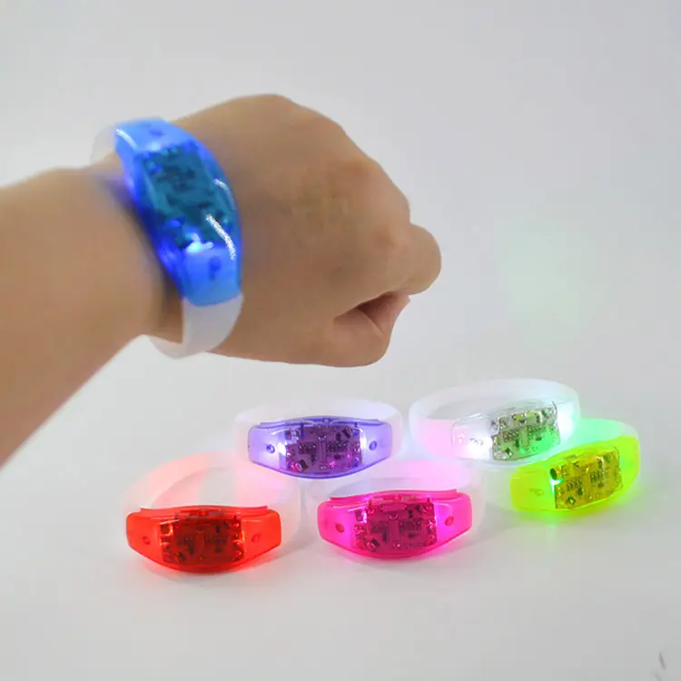 Christmas Parties Wedding LED Bracelets Light Up Bracelets Glow in The Dark Party Supplies Led Rave Toys Glow Accessories
