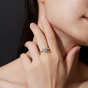 Bague solitaire classique en argent pur S925 incrustée de moissanite ronde brillante, accessoire de mariage, cadeau pour les amoureuses - Product Image 3