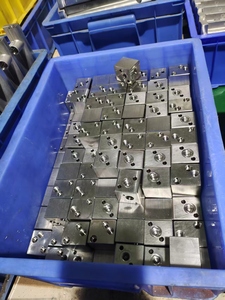 Presisi kustom baja nirkarat kecil bagian aluminium CNC penggilingan logam mengubah kata kunci pemesinan-layanan mesin aluminium - Product Image 2