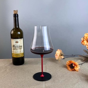 Copa de Vino de Cristal sin Plomo con Fondo Cóncavo Color Borgoña, Tallo de Aluminio, Transparente, Giratoria, Capacidad de 625 ml, Estilo Campestre - Product Image 6