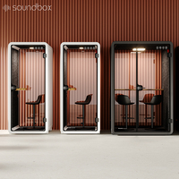 Cabine insonorisée pour la méditation, espace privé et calme avec canapé luxueux, stand insonorisé pour exposition