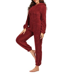 PIHA SPORTS Combinaison de nuit chaude et douce en peluche pour femme, pyjama à capuche, combinaison longue 2 en 1, design hiver, Spandex/Polyester - Product Image 3