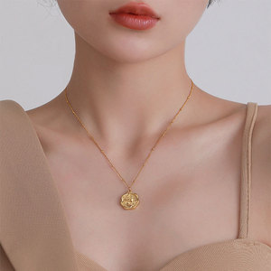 Collar con Colgante Floral de Acero Inoxidable Hipoalergénico Chapado en Oro para Mujer con Cadena de Varias Capas, Elegante Regalo de Joyería - Product Image 3