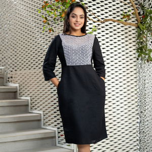 Robe en dentelle noire et grise élégante et luxueuse, ornée de perles, décontractée pour femmes - Product Image 4