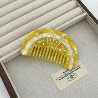 Peigne à cheveux personnalisé en acétate ambré avec nom gravé, cadeau de mariage pour demoiselle d'honneur, peigne de poche portable effet marbre