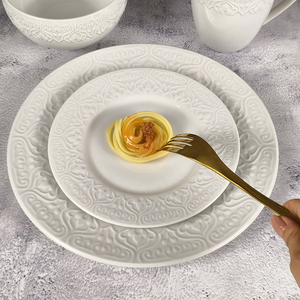 La <span class=keywords><strong>vajilla</strong></span> de cerámica en <span class=keywords><strong>relieve</strong></span> de estilo francés incluye plato, taza, platillo, cuenco para juegos de <span class=keywords><strong>vajilla</strong></span> - Product Image 2
