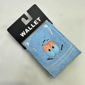 Cartera corta de cuero con diseño de Anime South Towelie, con múltiples ranuras para tarjetas y monedero, ideal como regalo para fans. - Product Image 2