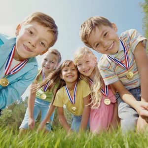 100 Medallas de Plástico Doradas para Niños, Premios con Temática de Estrellas, Medallas de Ganador para Competiciones Deportivas, Concursos de Talento, Concurso de Ortografía - Product Image 4