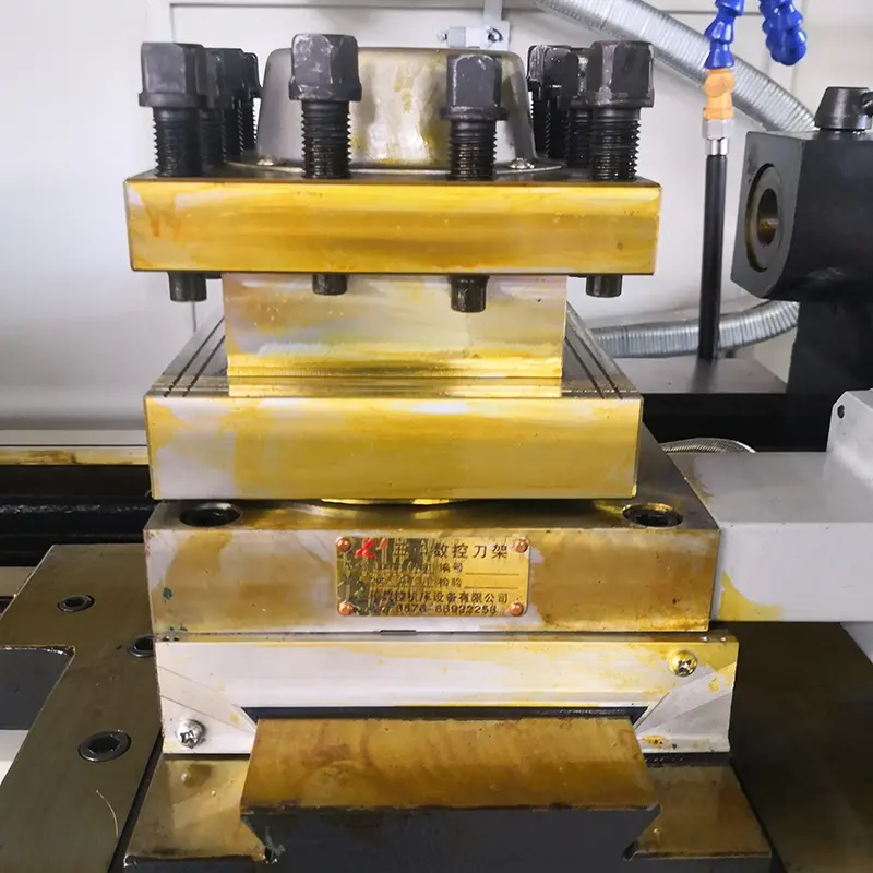 Ck6140 플랫 침대 cnc 선반 기계 C40 CNC 선반 간단한 작동