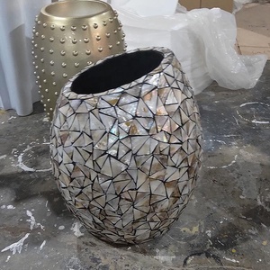 Maceta de jarrón moderna de fibra de vidrio con carcasa dura marrón triangular de estilo europeo para decoración del hogar de lujo - Product Image 4