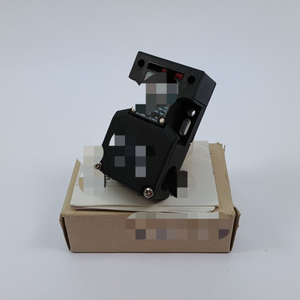 مكونات السلامة Az16-12zvrk-m20-2254 101164456 جديدة أصلية جاهزة للتسليم، وحدة تحكم منطقية قابلة للبرمجة خاصة للأتمتة الصناعية - Product Image 1