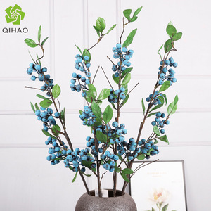 กิ่งเบอร์รี่ประดิษฐ์สีเขียวคุณภาพสูงจาก Qihao สำหรับตกแต่งคริสต์มาส ตกแต่งบ้าน และใช้เป็นพร็อพงานแต่งงาน - Product Image 3