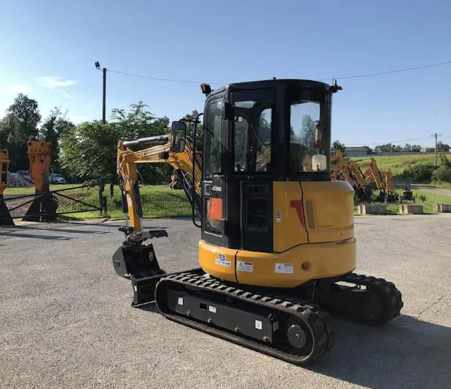 9035E 4Ton Hydraulic Mini Excavator Rubber Tracks for Municipal Works