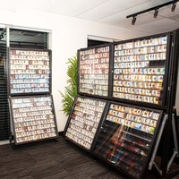 Nouveau présentoir double face grande capacité pour cartes TCG, sportives et de collection – Vitrine métallique pour usage en magasin