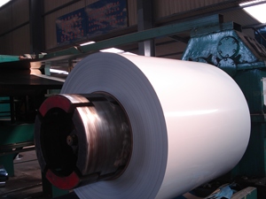 Rouleaux d'<span class=keywords><strong>acier</strong></span> prélaqué galvanisé prépeint PPGI, dureté moyenne, couleur pleine, service de découpe et de pliage, <span class=keywords><strong>prix</strong></span> au kilogramme - Product Image 1