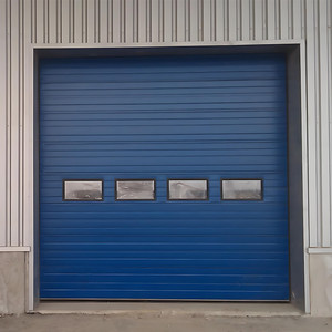 Porte sectionnelle industrielle électrique à isolation thermique, levage vertical avec petite porte de passage pour les opérations en <span class=keywords><strong>baie</strong></span> de chargement - Product Image 2