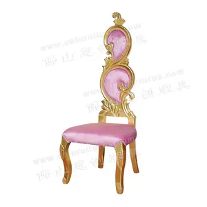 Chaise de luxe en bois massif rose, style hôtel avec touffes dorées, pour banquet, mariage, événement, cérémonie