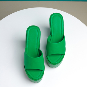 Nouvelles pantoufles pour femmes 2024 à talon épais et rehaussé, confortables, pour la rue et l'extérieur, style européen et américain, à semelle épaisse, grandes tailles - Product Image 2