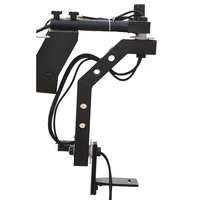 Dreieckiger Jimmy Jib 7,6 m/21 Fuß, mit höhenverstellbarem Stativ von 1,2 m bis 1,6 m für Broadcast-Kameras.