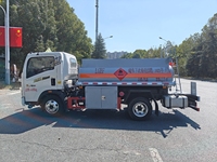 Nouveau camion-citerne mobile Sinotruk HOWO 4x2 de 2,7 m³ (2 m³) avec moteur diesel pour le ravitaillement agricole – Mini-citerne mobile de carburant