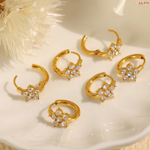 ต่างหูห่วงรูปดอกไม้ ชุบทอง ประดับเพทาย เครื่องประดับสำหรับผู้หญิงสำหรับใส่ทุกวัน - Product Image 3