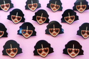 Épinglette en émail Pop Art de Turddemon, motif fille de <span class=keywords><strong>bande</strong></span> <span class=keywords><strong>dessinée</strong></span> blonde pleureuse, femme triste, accessoire vestimentaire personnalisable, en métal ferreux, fer, dur et souple - Product Image 5