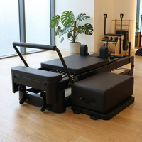Lit de Pilates Reformer pliable en aluminium noir de marque Tmax, machines de Pilates Reformer pliantes avec pieds réglables pour exercices de renforcement du tronc