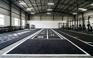 Tapis de <span class=keywords><strong>gazon</strong></span> artificiel antidérapant en <span class=keywords><strong>synthétique</strong></span> à motif personnalisé pour l'entraînement de force en salle avec traîneau et les sols des lieux de fitness - Product Image 5