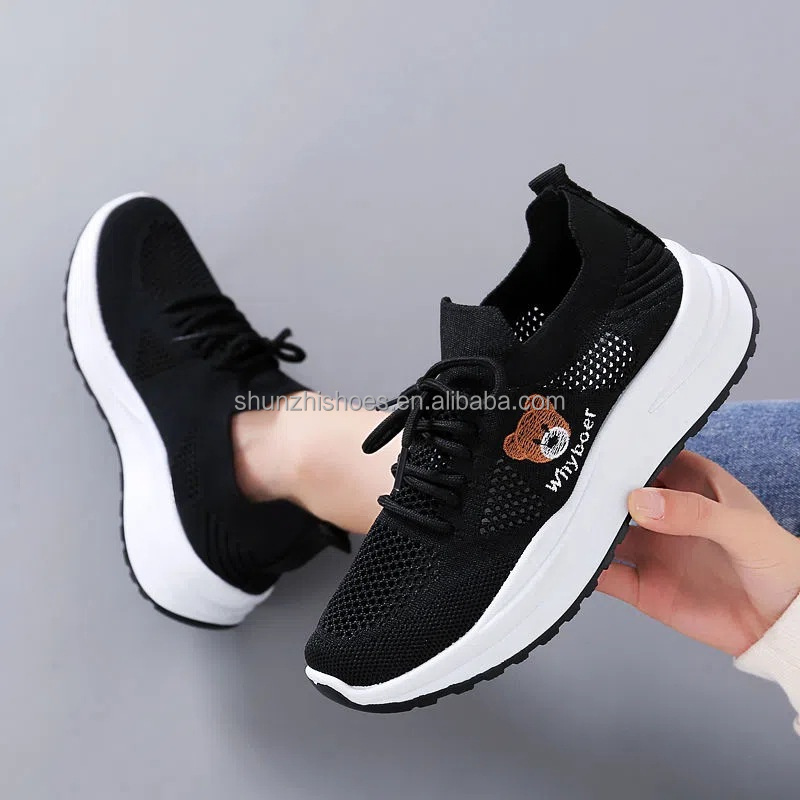 China Cheap Sneakers and Sports Shoes for All Ages