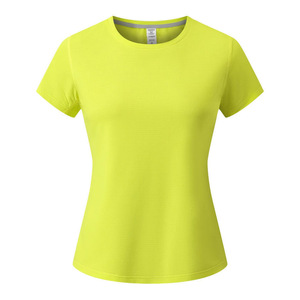 เสื้อยืดผู้หญิงสีขาวล้วน ปรับแต่งได้ ผลิตจากโพลีเอสเตอร์ 100% แห้งเร็ว เหมาะสำหรับชุดทำงาน กิจกรรมสร้างทีม และเสื้อโปรโมชั่น - Product Image 3