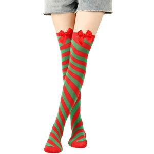 Chaussettes de Noël pour femmes à rayures diagonales rouges avec détail nœud, bas doux mi-cuisses pour fêtes de fin d'année et mode hivernale festive - Product Image 3