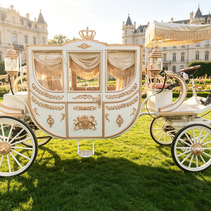 Chariot royal tiré par des chevaux résistant aux intempéries, accessoire de paysage haut de gamme pour la construction de scènes de zones touristiques de style ancien - Product Image 1