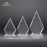 Trophée triangulaire en cristal vierge tendance, design créatif et innovant pour cadeaux de bienvenue