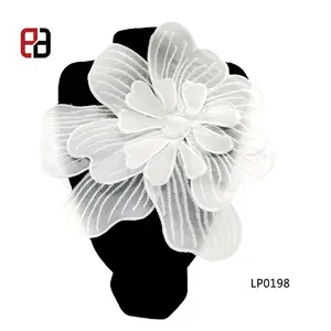 Novo Pequeno Preto e Branco Exclusivo Chiffon Florais Patch Bordado Multi-camada Colar Flor para T-shirt Vestido DIY Decorativo