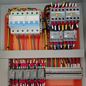 Boîtier en acier pour panneau de commande extérieur triphasé à double moteur avec contacteurs MCB FR 415V pour système de pompe à eau RO, <span class=keywords><strong>coffrets</strong></span> électriques - Product Image 1