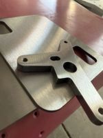 Machine de polissage et d'ébavurage de plaques métalliques Yuehua pour surfaces en acier inoxydable, cuivre et laiton, ébavurage et meulage