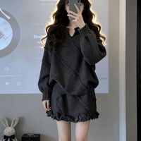 Ensemble pull en tricot à col en V confortable et jupe à volants - Coupe ample et douce, tenue chic automne-hiver pour femme