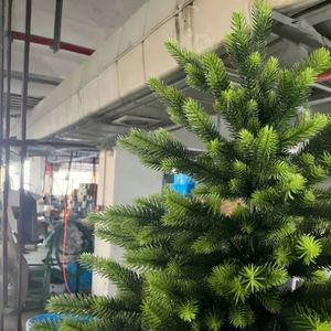 Árboles de Navidad de Alta Calidad de 150cm-240cm, Árboles Decorativos Completos de PE, Personalizados para Uso Doméstico, Venta al Por Mayor de Fábrica - Product Image 2