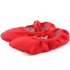 Zapatos de baile de <span class=keywords><strong>ballet</strong></span> femenino para niños con diseño de garra de gato Ejercicio de suela blanda para niñas oro plata Yoga garra de gato - Product Image 3