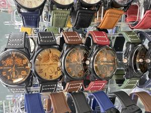 Orologio al Quarzo Analogico da Uomo Hyf A223 con Cinturino in Pelle, Cassa in Acciaio Inossidabile, Design Classico Rotondo, Display Data, Colori Misti - Product Image 3