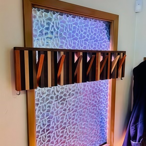 Porte-manteau mural créatif et écologique en bois avec 5 crochets métalliques, surface miroir, emballé en boîte - Product Image 6