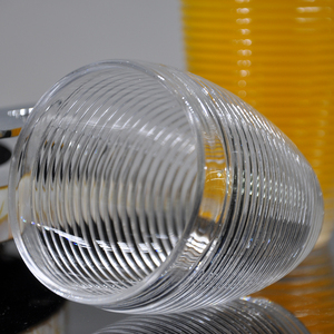 Verre à vin en verre côtelé transparent, design moderne pour les fêtes - Product Image 4