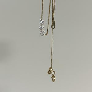 สร้อยคอเงินแท้ S925 ประดับเพชรสามเม็ด ดีไซน์หรูหรา โดดเด่นด้วยแสงระยิบระยับ ให้ความรู้สึกหวานละมุน หรูหรา และมีระดับ - Product Image 1