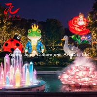 Lanternes d'animaux en gros, lanterne en soie à cadre en acier sur le thème du Prince Grenouille du pays des merveilles, pour enfants, parcs d'attractions et expositions